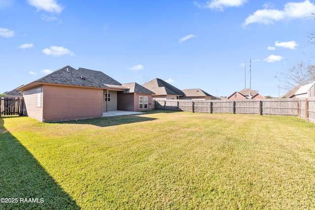 view of yard featuring a patio