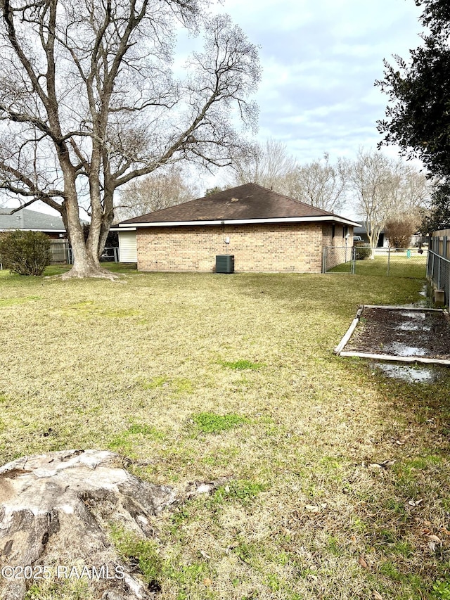 view of yard featuring central AC unit