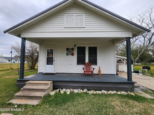 view of front of house with a porch and a front yard