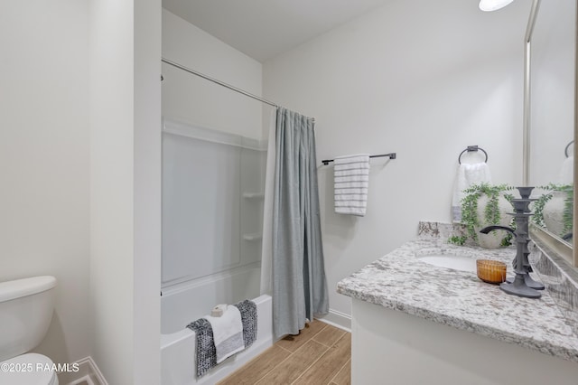 full bathroom with shower / bath combo with shower curtain, vanity, and toilet