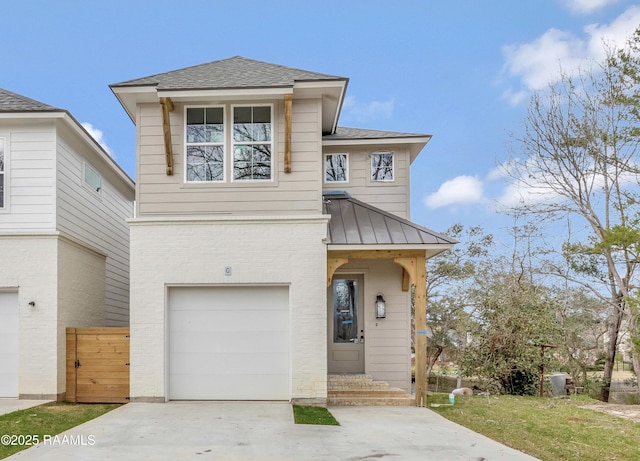 view of front property featuring a garage