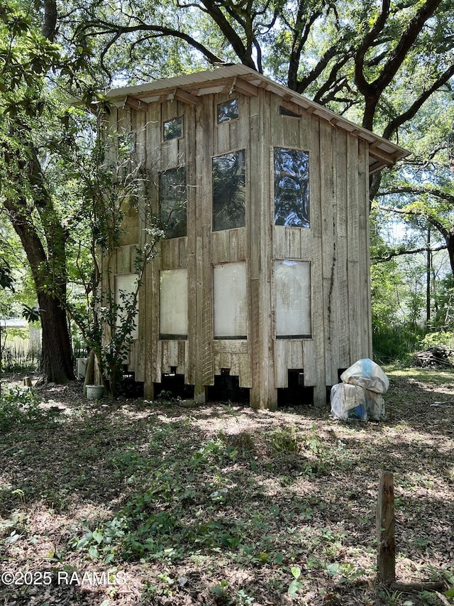 view of outbuilding