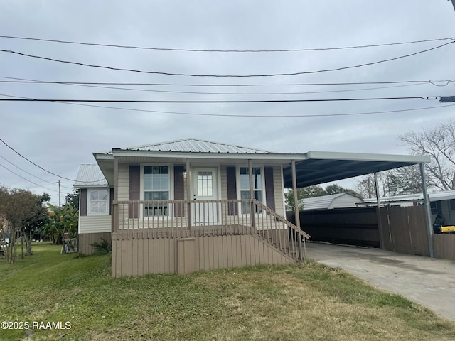 view of front of property with a carport, covered porch, and a front lawn