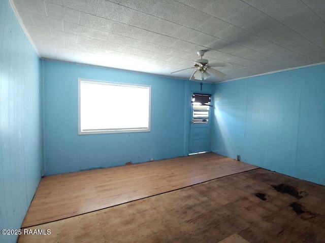 unfurnished room featuring ceiling fan