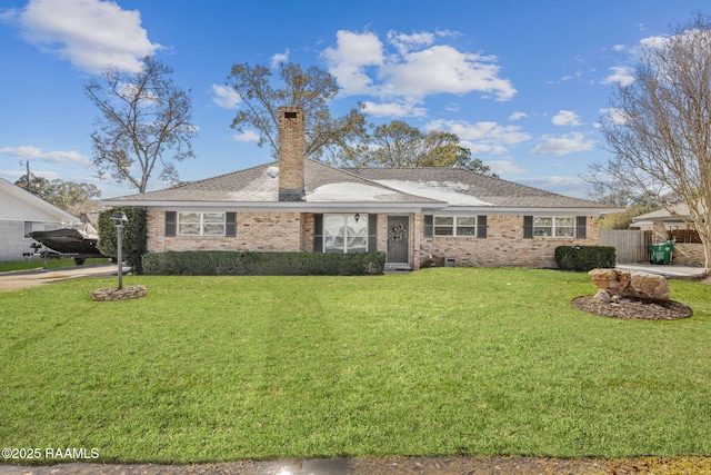 ranch-style house featuring a front yard