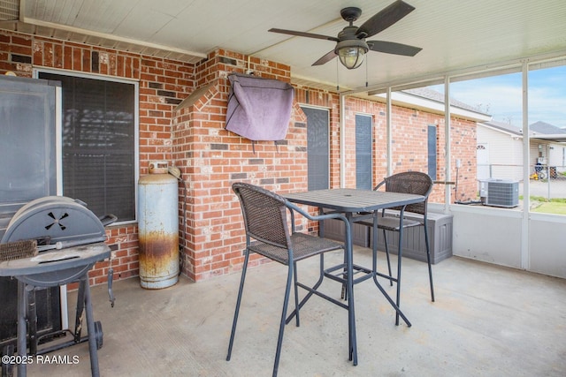 sunroom / solarium featuring a wealth of natural light and ceiling fan