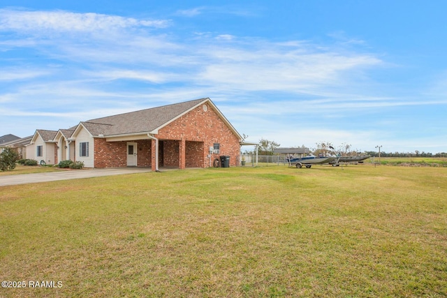 ranch-style house featuring a front lawn