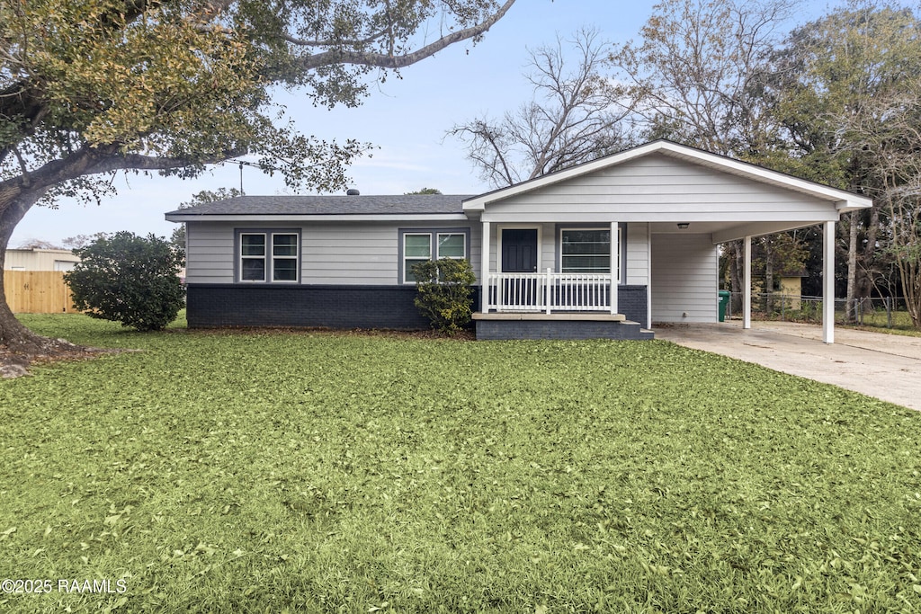 single story home featuring a front lawn and a carport