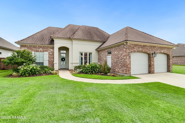 view of front of home featuring a front yard and a garage