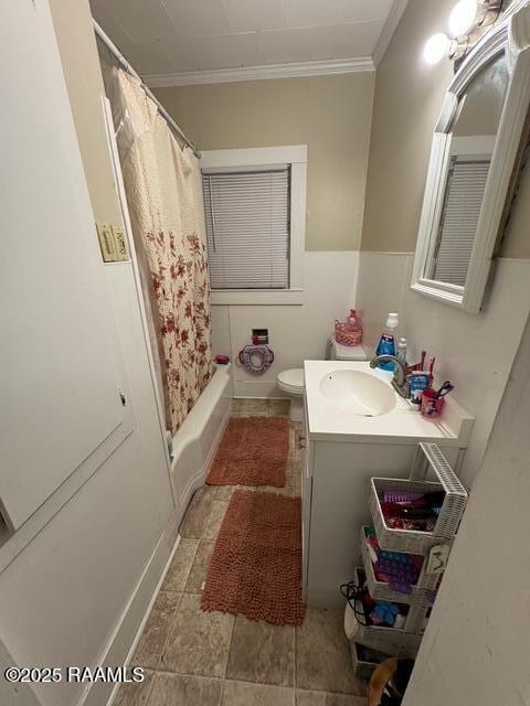 full bathroom with vanity, toilet, crown molding, and shower / tub combo with curtain