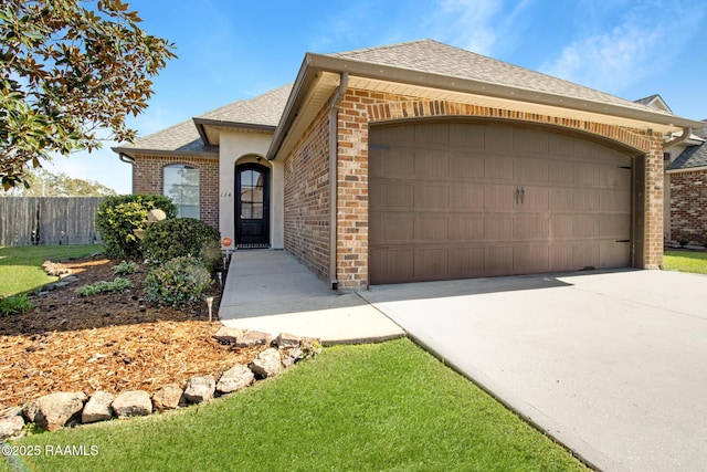 view of front facade featuring a garage