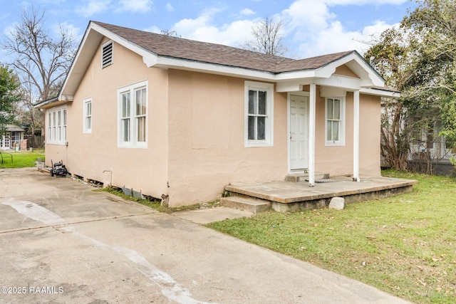 bungalow-style home featuring a front yard