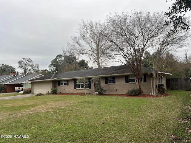 single story home with a front lawn