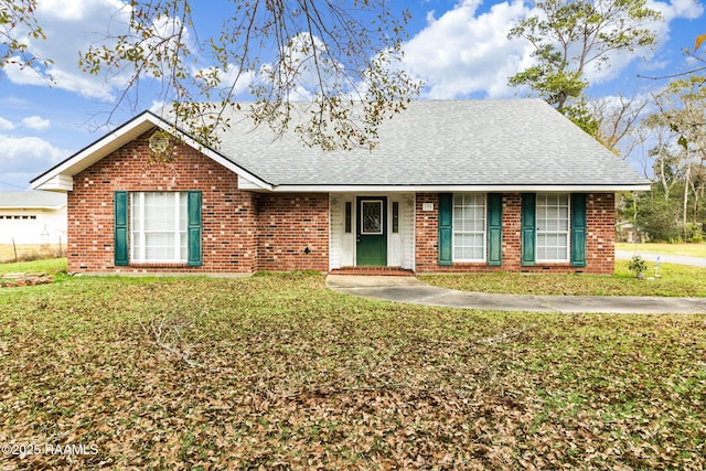 view of front facade with a front yard