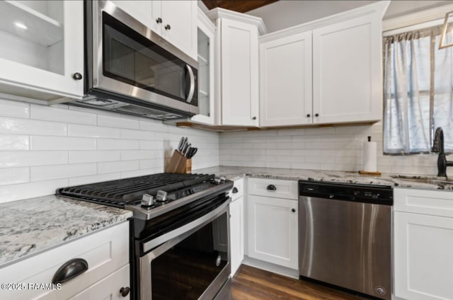 kitchen featuring sink, appliances with stainless steel finishes, tasteful backsplash, and white cabinetry