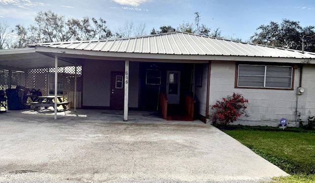 ranch-style house with a carport