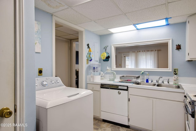 laundry area with washer / clothes dryer and sink