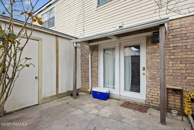 property entrance featuring a patio