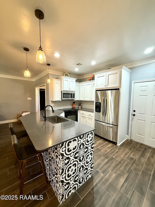 kitchen featuring sink, white cabinetry, appliances with stainless steel finishes, kitchen peninsula, and pendant lighting