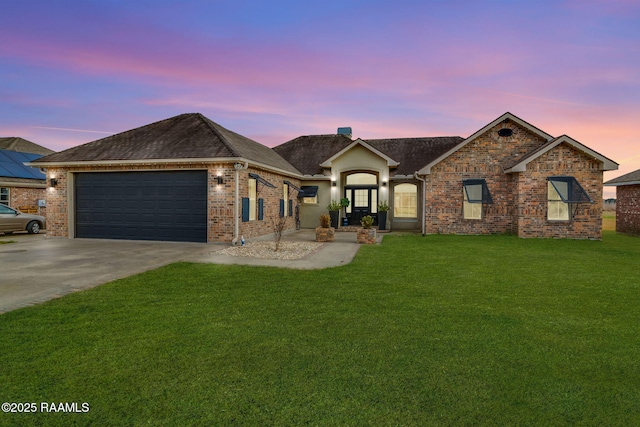 view of front facade featuring a garage and a lawn