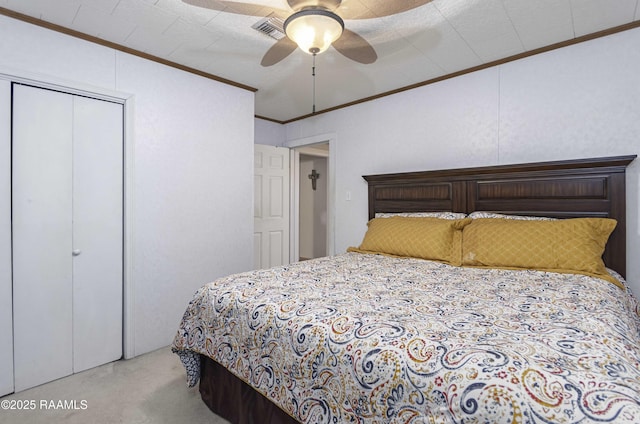 bedroom featuring ceiling fan, light colored carpet, and crown molding