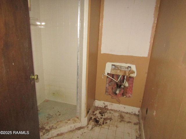 bathroom with a tile shower