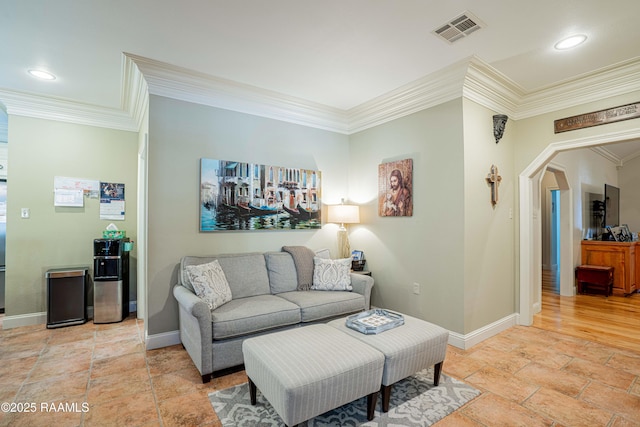 living area with arched walkways, recessed lighting, visible vents, ornamental molding, and baseboards