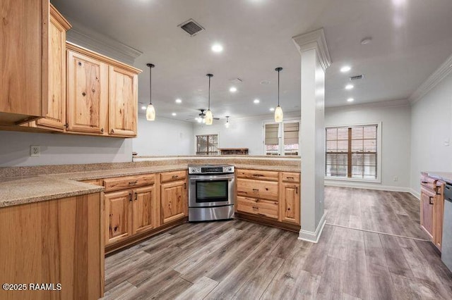 kitchen featuring ornamental molding, appliances with stainless steel finishes, hardwood / wood-style floors, and decorative light fixtures