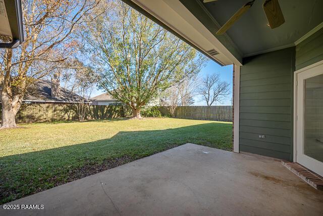 view of yard with a patio area and ceiling fan