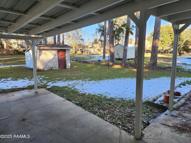 view of yard with a patio and a storage unit