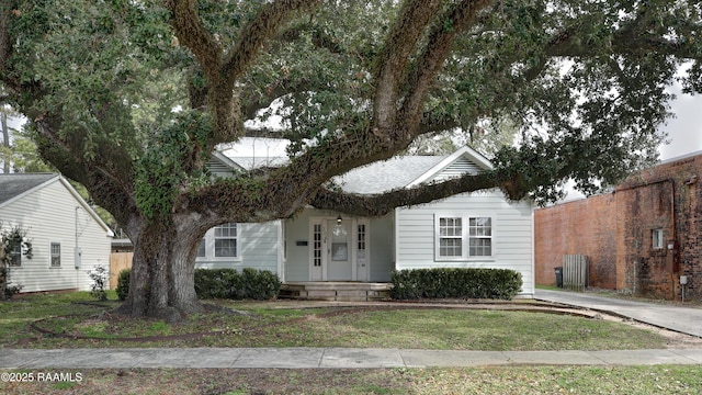 view of front of home with a front lawn