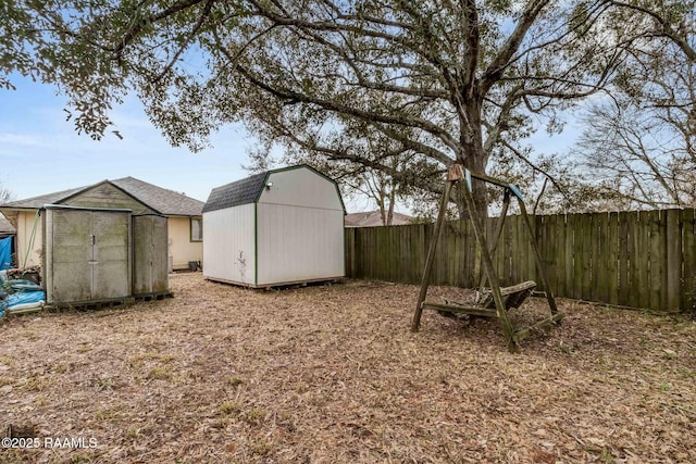 view of yard with a shed