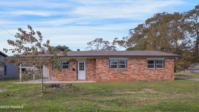 view of front of house featuring a front yard