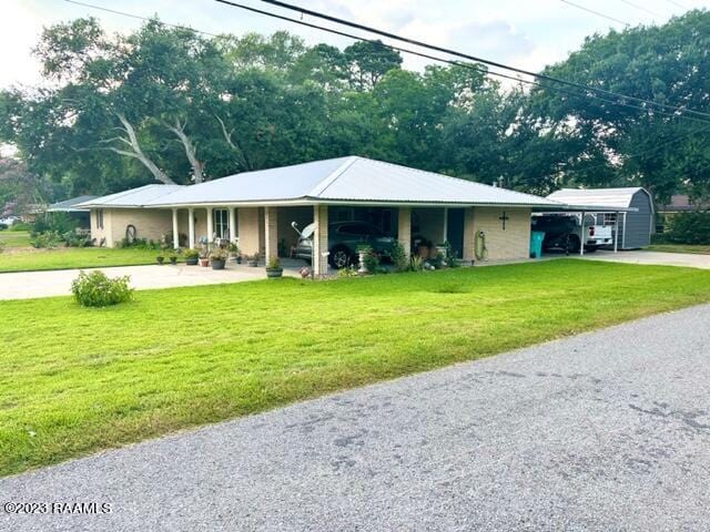 single story home featuring a front yard and a carport