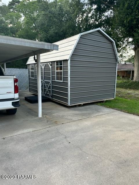 view of outbuilding