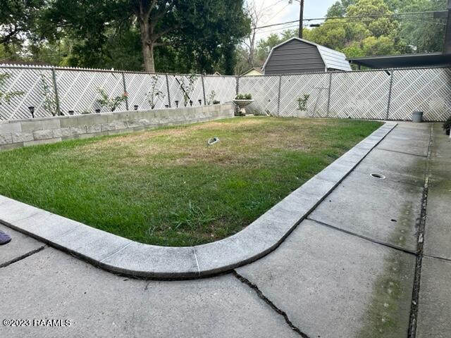 view of yard with a patio