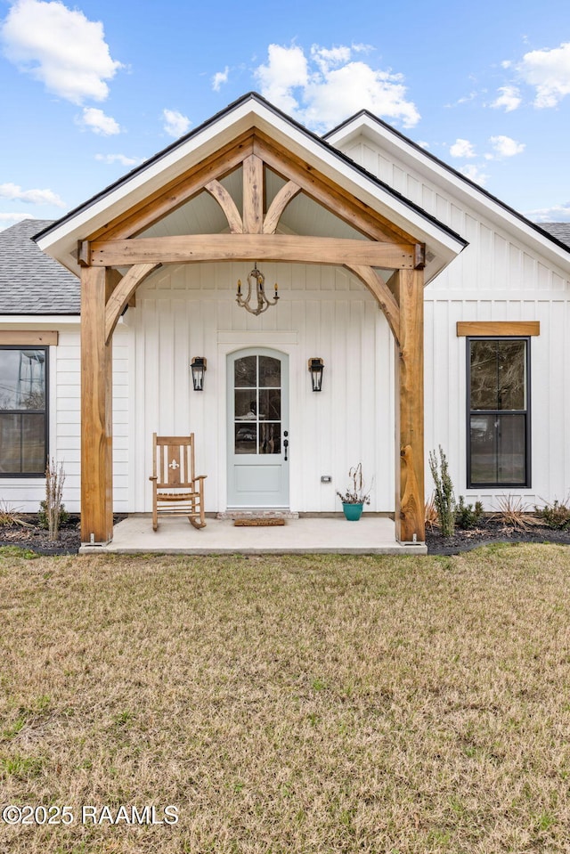 entrance to property featuring a yard