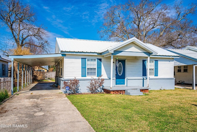 view of front of home with a carport, a porch, and a front lawn