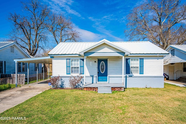 view of front of property with a front yard, a carport, and a porch