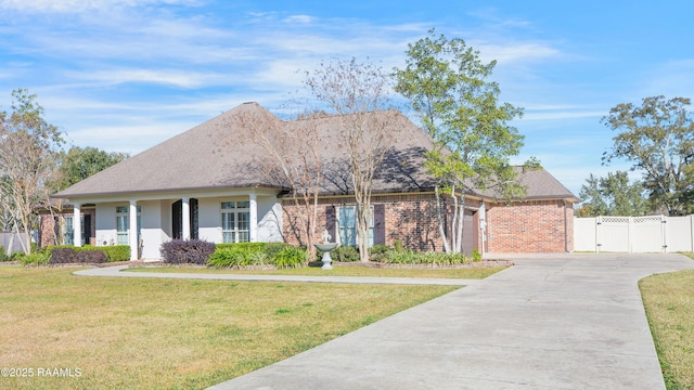 view of front facade featuring a garage and a front lawn