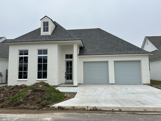 view of front facade featuring a garage