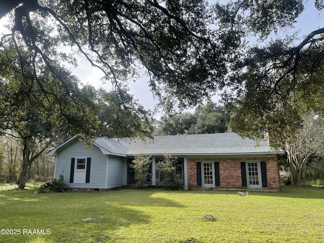1110 W Lasalle St, Ville Platte, LA 70586 - ranch-style house with a front yard