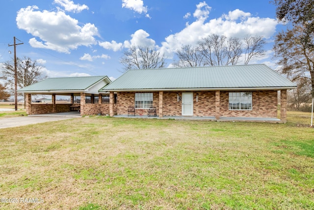 ranch-style home featuring a carport and a front lawn