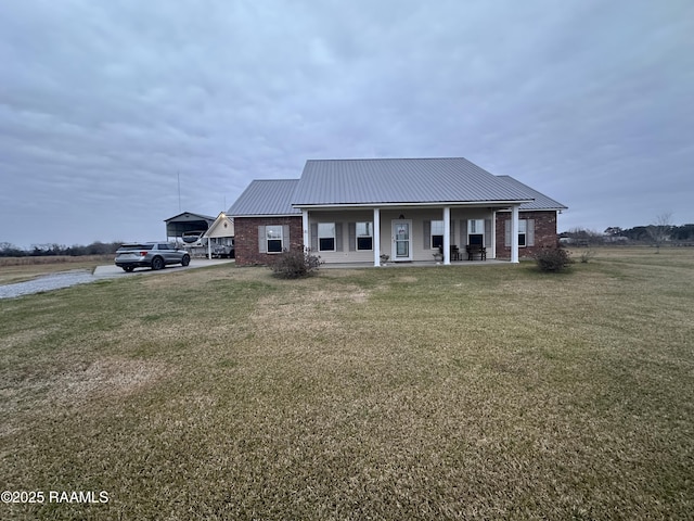 view of front of house with covered porch and a front lawn