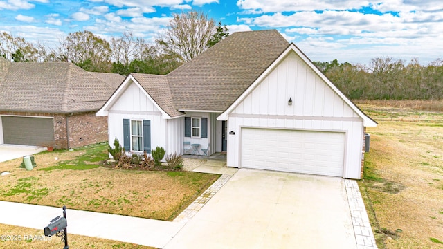 view of front of property featuring a garage and a front yard