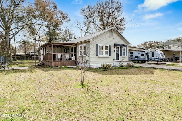 view of front facade with covered porch and a front lawn