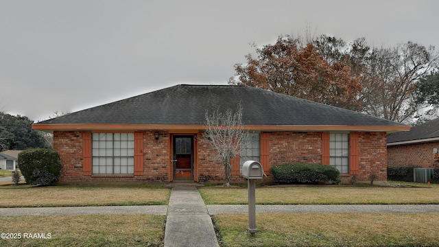 single story home with a front yard