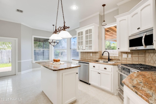 110 Yorkshire Cir, Lafayette, LA 70508 - kitchen featuring stainless steel appliances, a sink, backsplash, a center island, and crown molding