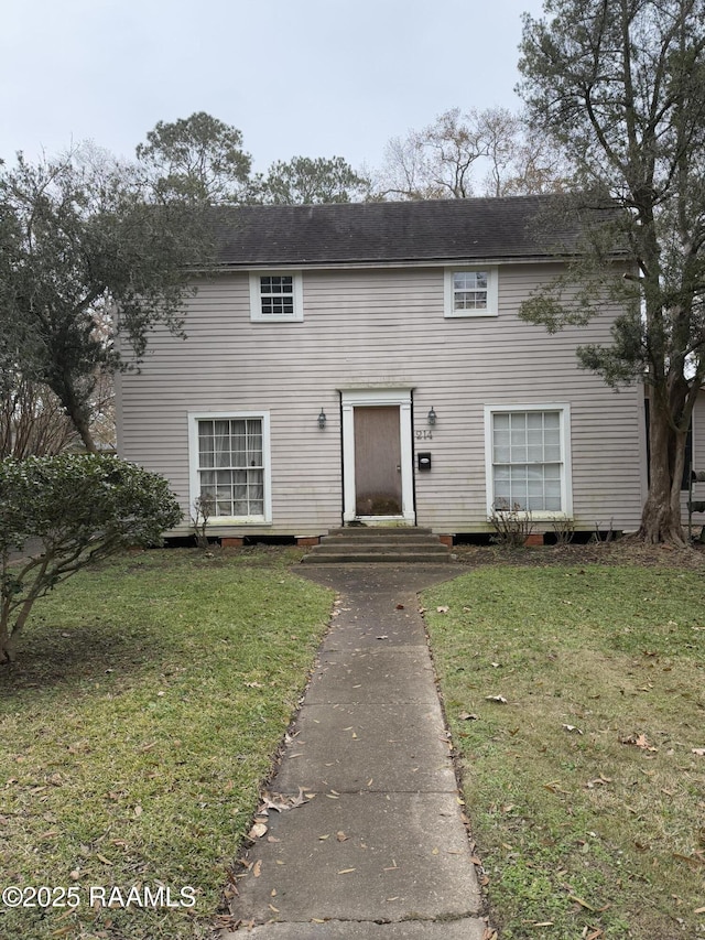 view of front of home with a front lawn