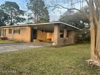 view of front facade with a carport and a front lawn